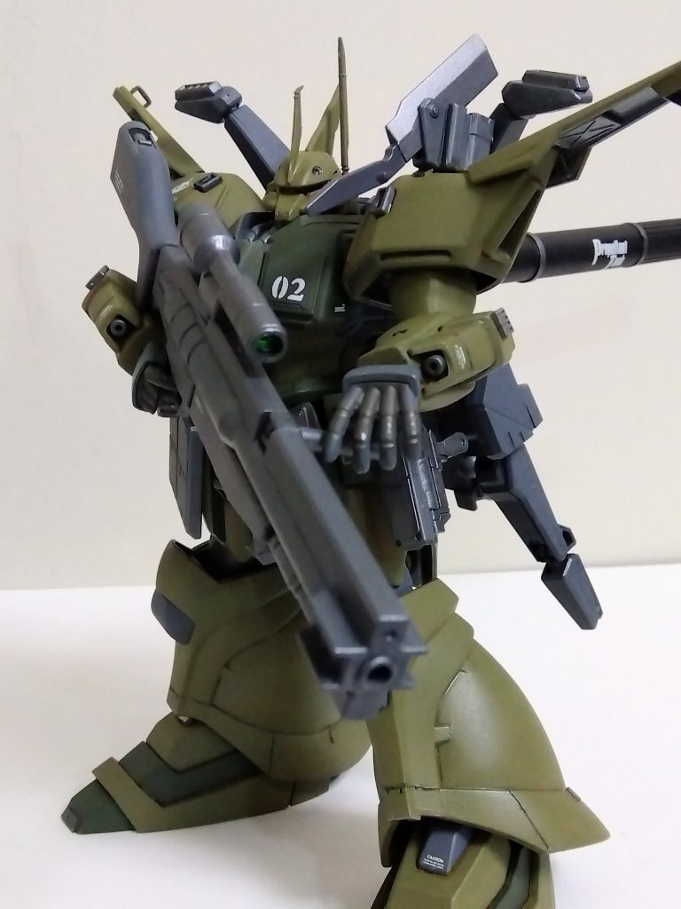 塗装はシタデルとファレホで。後はリアルタッチマーカーを適当に。スナイパーライフルが大き過ぎて、両手持ちはこれが精一杯……