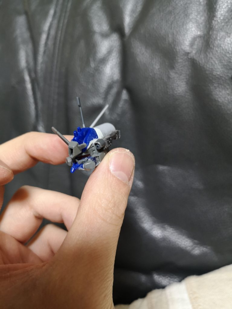 頭部から。グスタフカールの頭部にゼクアインの口やタンクをくっ付けてエイリアンのような長い頭部にしました。バルカンは増やして実は3門にしてます。(ハサウェイ劇中でバルカンに倒されてたので)