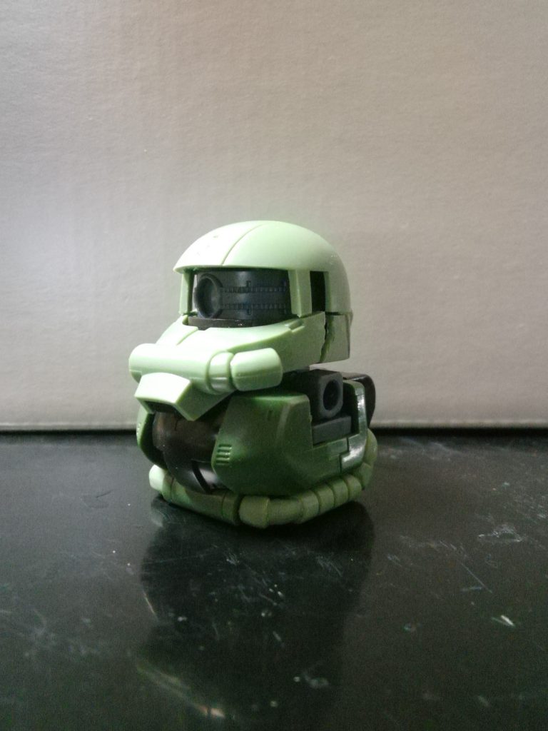 手元にあったSDCSザクⅡの頭部を、ドアンザクの設定画を見ながら加工を加えてみたら、思った以上にそれらしくなり、製作意欲がグッと増したことで、一気に作り上げました♪