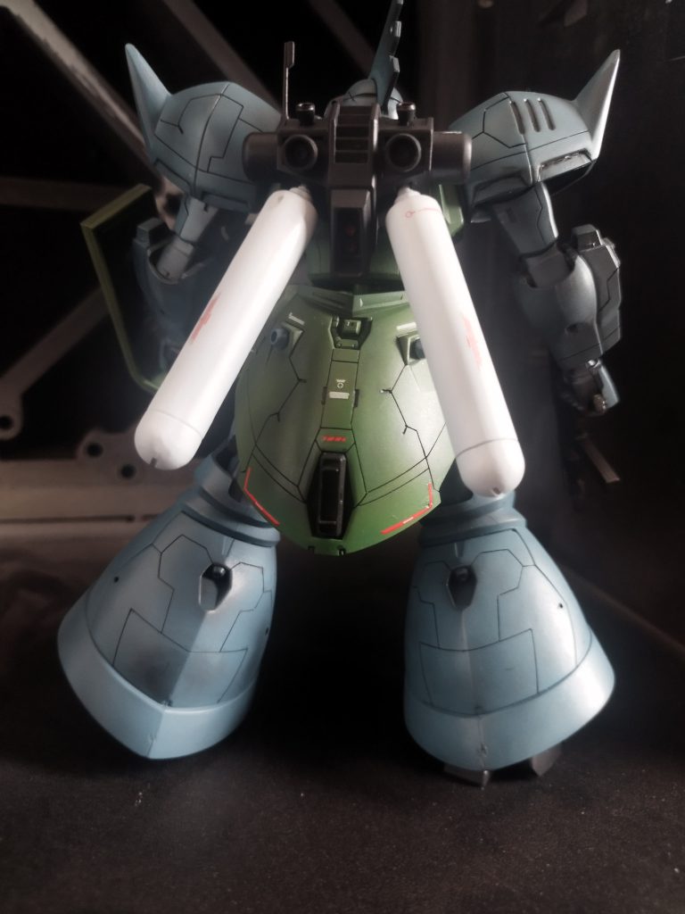 後ろはスジボリとKOTOBUKIYAのダクトノズルを追加でペッっと貼り付け。