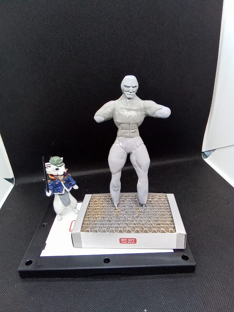 ファンドで造ったボディとスカルピーで造った頭部頭は削って 胴体はパテで埋まってます