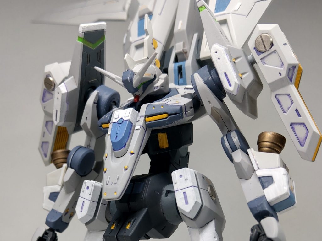 上半身にガンダムの意匠がみられるが、データにはガンダムの表記はない。