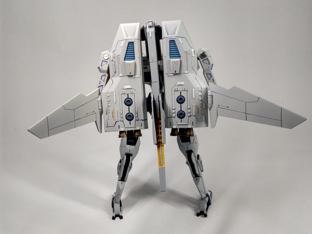 背面。単独で大気圏離脱の性能があるようだ。