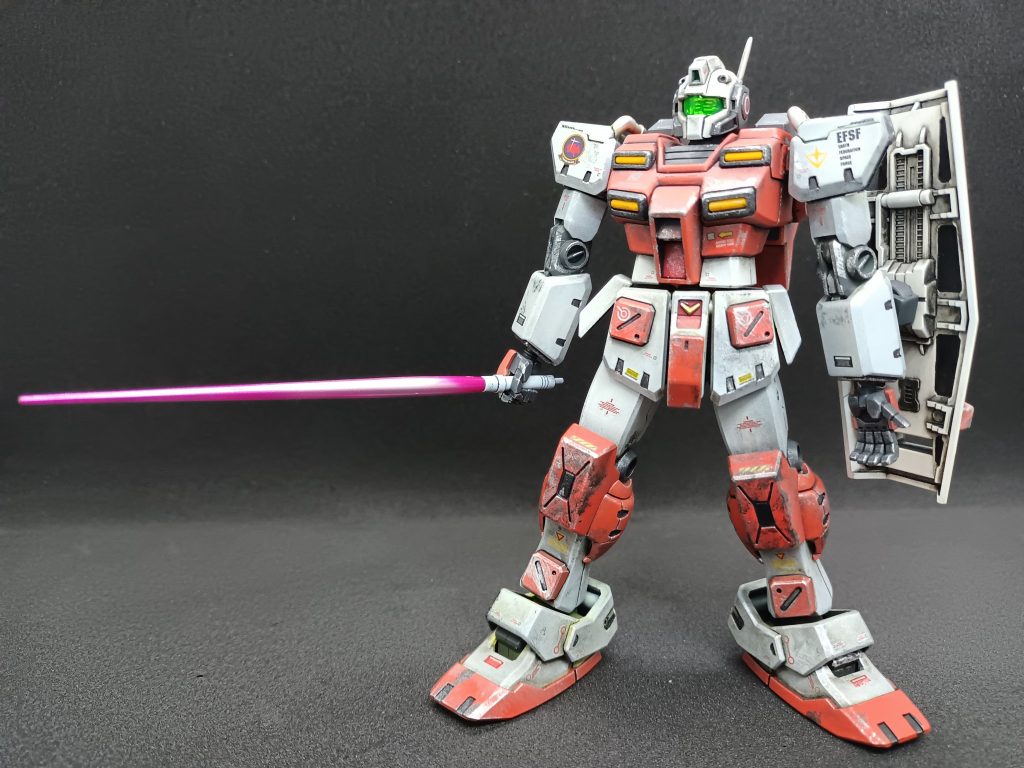 ビームサーベルはシルバーに塗りつぶし蛍光ピンクでキャンディーっぽく塗って、シルバーを薄く周でハイライトっぽく塗っています。