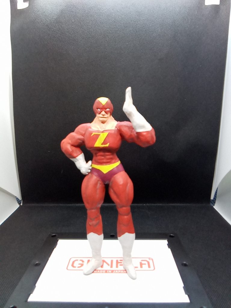 今回は材料としてファンドを使用しています。ファンドでだいたいの形にしてから表面にエポパテを盛って筋肉を造形してみました顔はスカルピーで骨格を造ってからエポパテで肉付けあとはデザインナイフで削り出してリューターで微調整してます