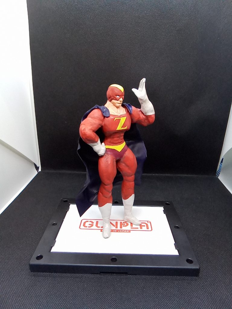 塗装今回はアクリルガッシュ【パーマネントスカーレット】を使って塗装してみました。黄色と白色部分はガイアカラー パンツは水性シャア専用レッドを使用ウェザリングもしっかりやりましたが・・どうも写ってない感じ