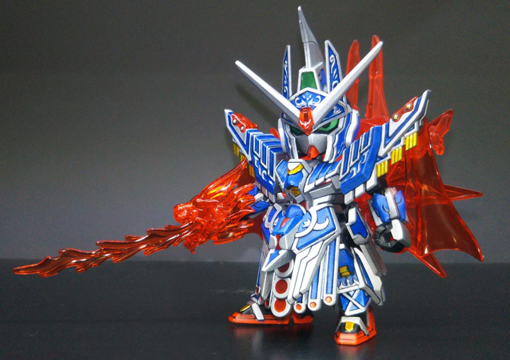 クリアパーツ以外は全筆塗り塗装しています。シールも何も無かったので、目はSDユニコーンガンダムのを流用しています。メインにシルバーとMSブルーZ系、クリアイエローとクリアレッドを追加しています。