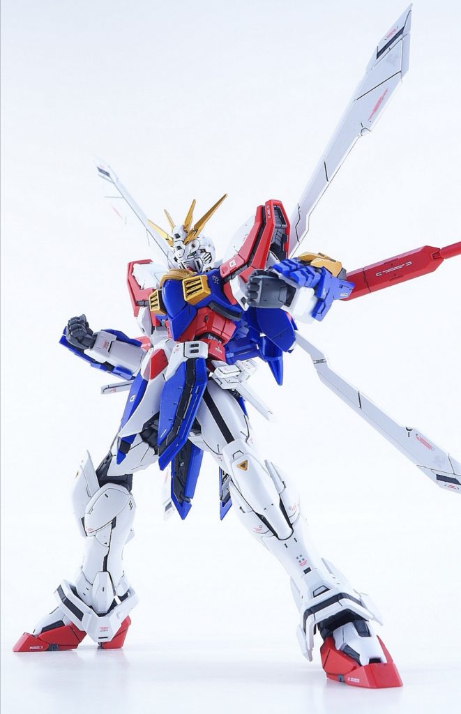 カラーリングはシンプルにしましたね。RG特有の白とグレーの塗り分けとかは無し、白い部分は白く。黒い部分は黒い。そんなクラシックなカラーのゴッドを目指してます。