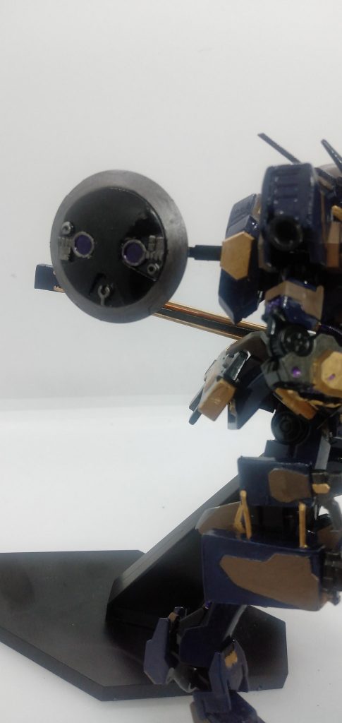 換装兵装ビームスナイパーライフル   レドームT-nSの狙撃兵装メーティスシステムを用いることで命中率を上げている。狙撃において、ヒートトンファーが邪魔になるため取り外している。やっぱり下手くそっすね写真撮るのポーズも下手くそですし、一応メーティスシステムで狙撃の制度を上げてるだけなので、狙撃機体ってわけではないので、狙撃機体いらないだろってことはないはずですねうん
