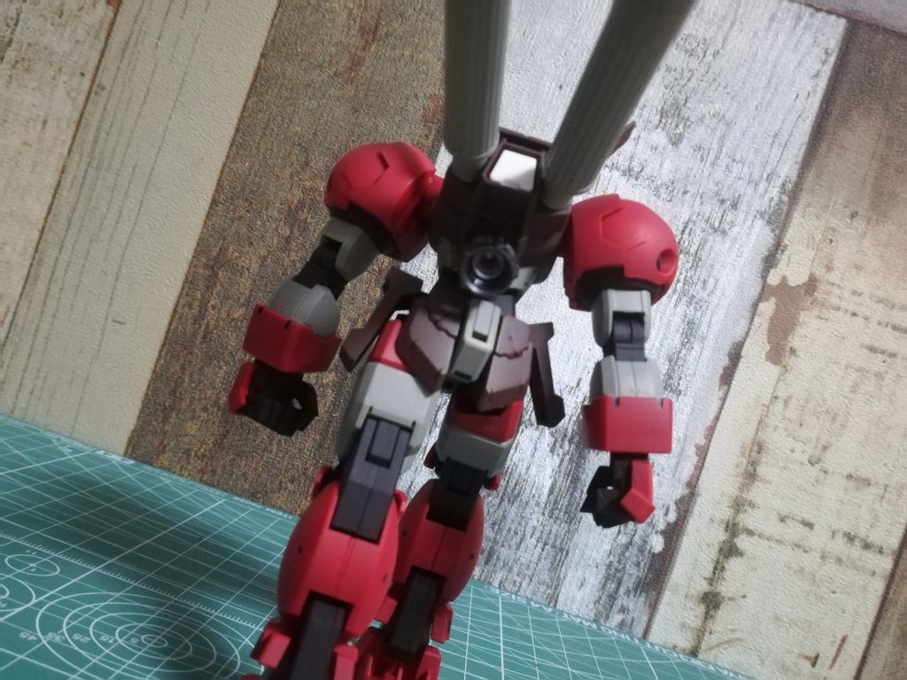 背面下アングルバーニアとプロペラントタンクはビルダーズパーツ、背中はAGE-1