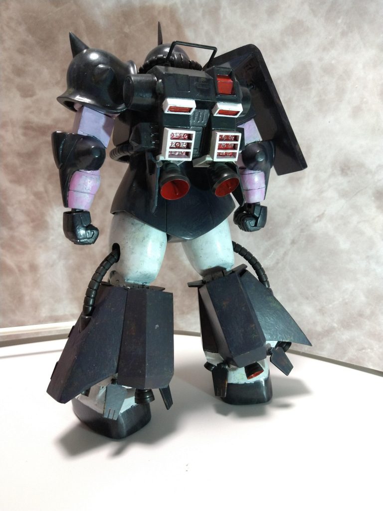 三連星に配備された06RザクⅡにも脚部のスラスターカウルは用意されていた。という勝手な想像。