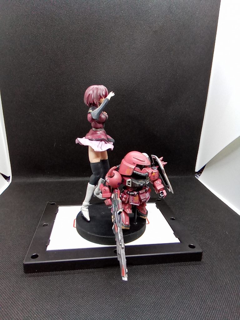 ライフルは設定通りだと寂しかったので色を追加しています。ついでにルナのブーツにガラスパール塗装を追加髪の毛も表面が綺麗になるように作り方を変更これからもっと細かく細工出来るようにしていきます。