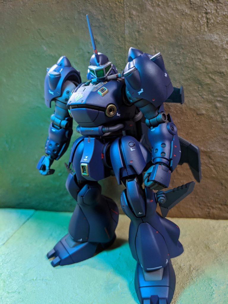 改造は主に頭部のバイザーと肩部のアーマー(ミサイルポッド)とバックパックになります。