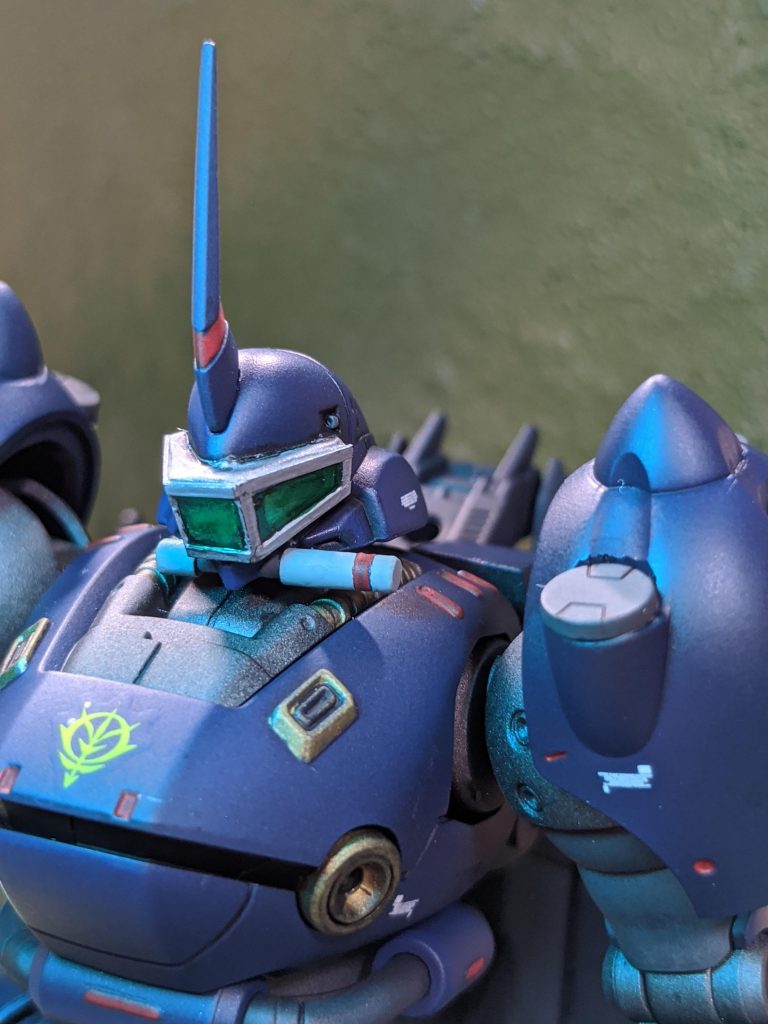 頭部バイザーとダイバーが口に付けてそうなあれはプラ板とプラ棒で作りました(^^)