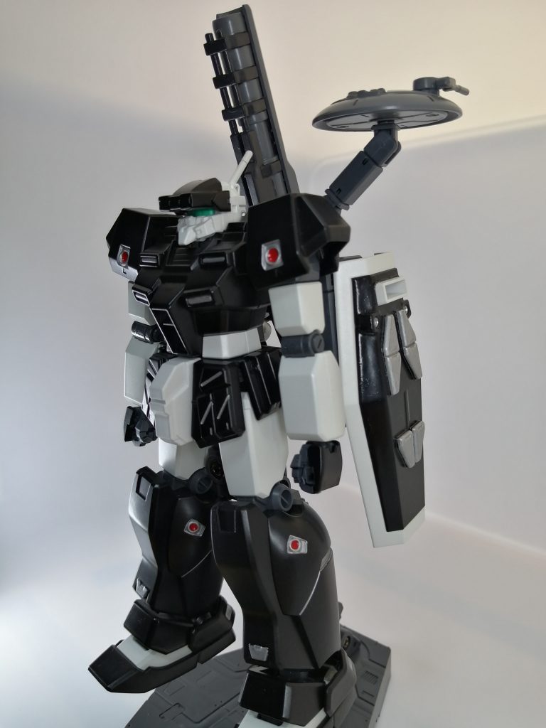 追加装甲やシールドで生存性を高めたアウトレンジ戦主体の機体です。