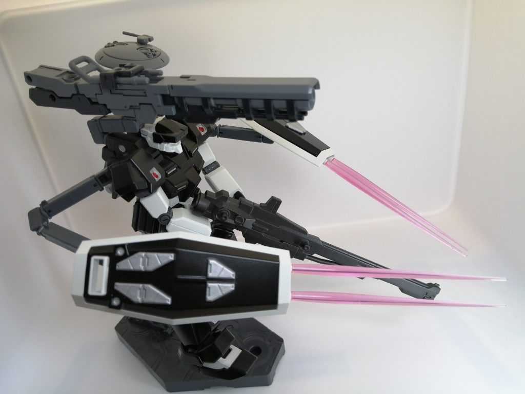 敵に接近された場合に備えてシールドにビームサーベルが仕込んであります。