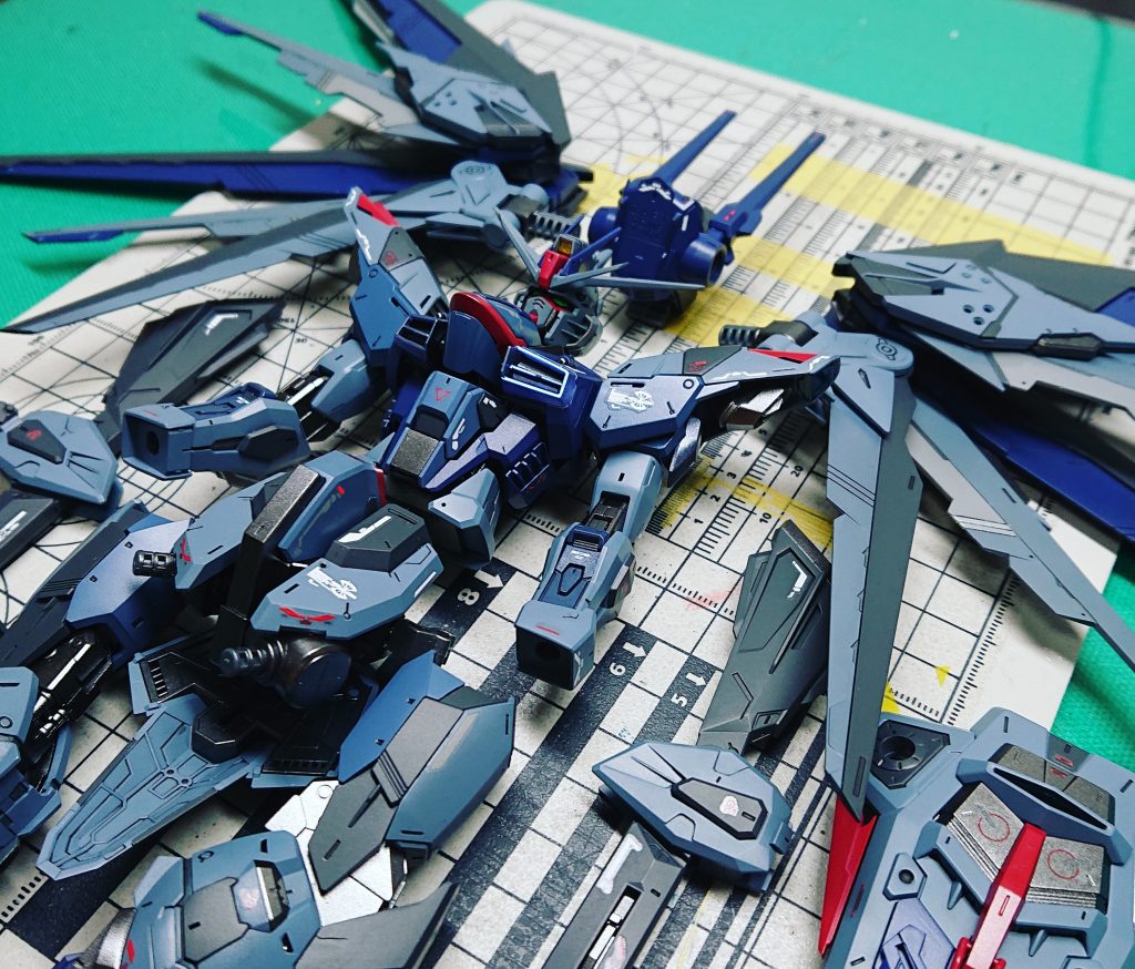 塗装はメタルビルドを意識した半ツヤ仕上げです