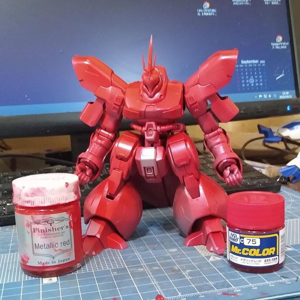 最初はメタリックカラーを試したのですが、いまいちピンとこなかったのでキャンディ塗装にチャレンジすることにしました。