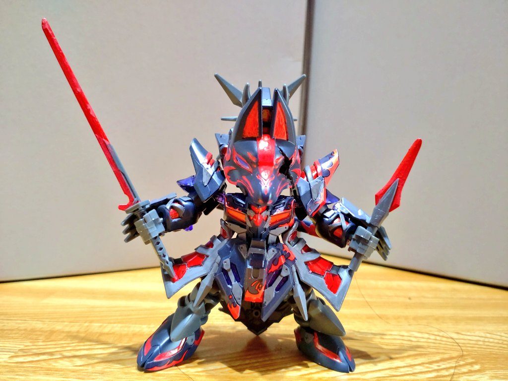 太刀「稲荷」短剣「穿牙」どちらもこれまで斬った者の血で刃が真っ赤に……穿牙は煌・ギラーガの尻尾の先端にピンバイスで拡張した穴に3mm棒をブッ刺しただけ…