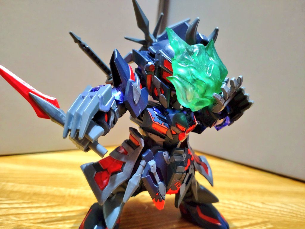 (狐火でお面を形成)