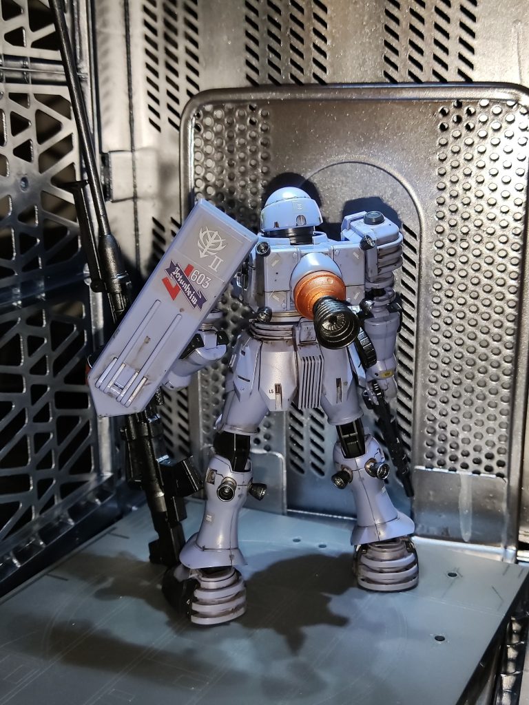 ガンメタルは塗っていてゾクゾクする。デカールは水転写にすれば良かったかなぁ・・・。