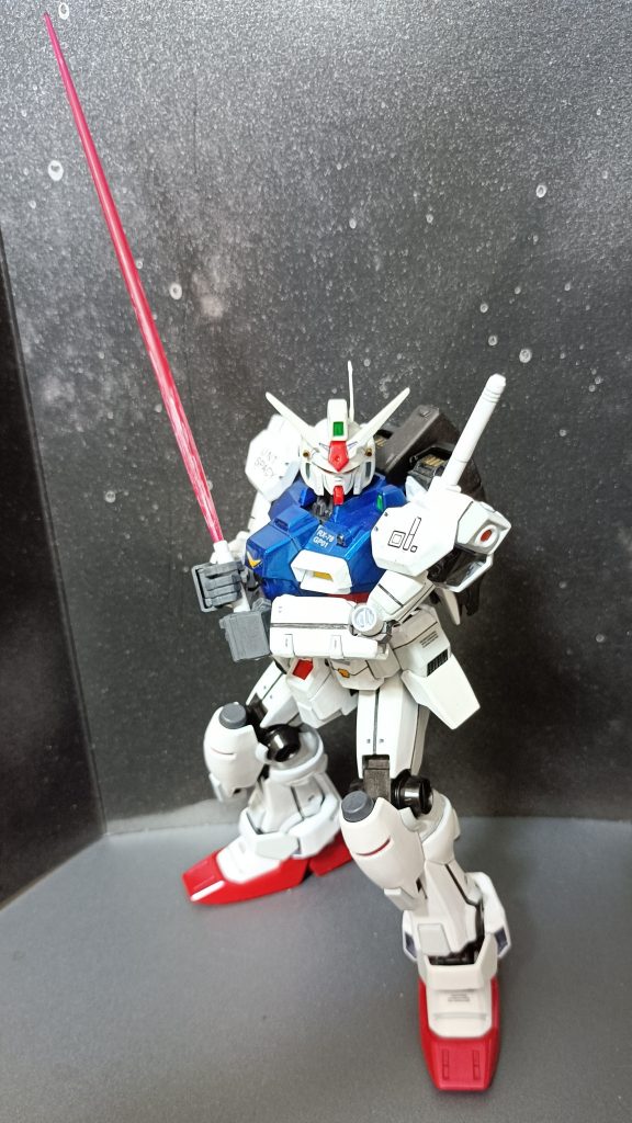 コウ・ウラキ「ここから出すわけには行かない!」と威勢良く立ち向かったものの、アッサリと…ガトー「未熟…」