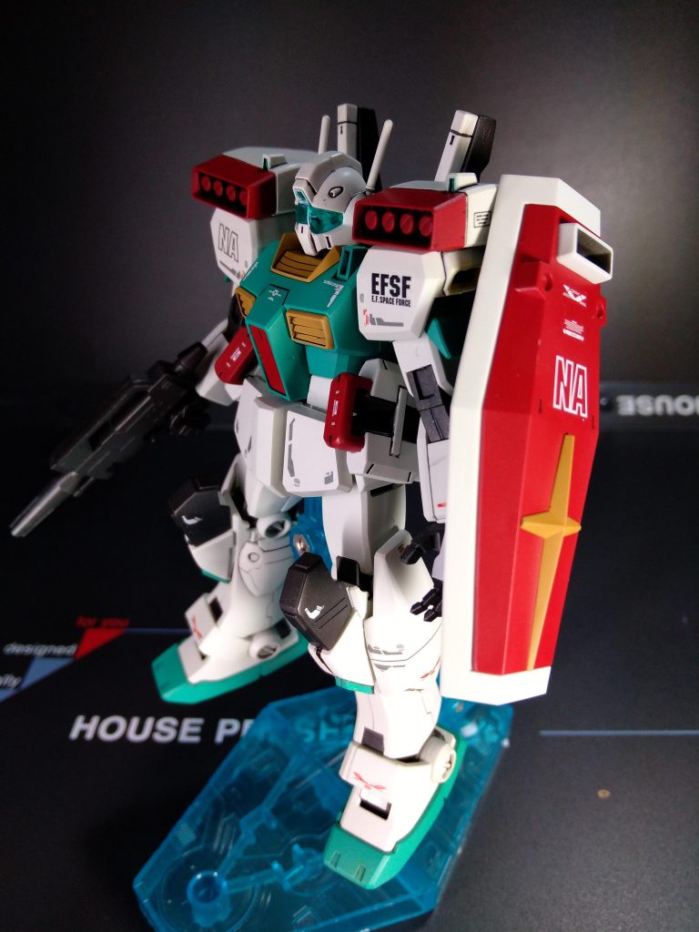 キットは挟み込みが多く、合わせ目消しが難しく結局太腿部分と腕部のみのトライ。脚部は諦めました。