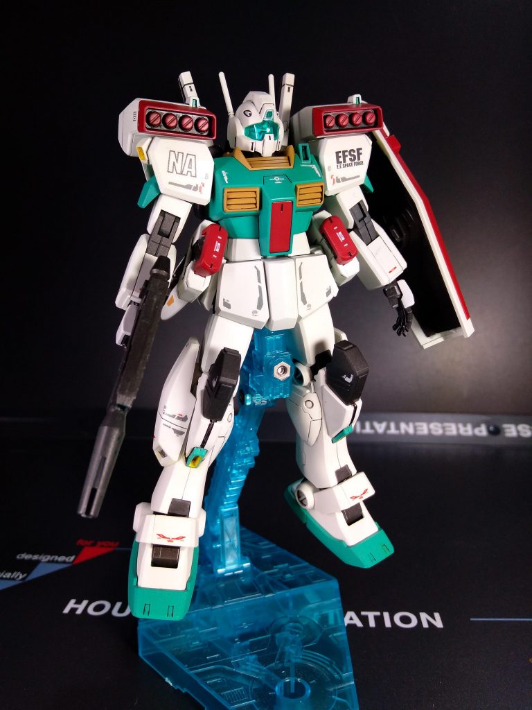 比較的新しいキットですがクリアパーツセンサー枠と脚部のスラスターの周囲の塗り分けが難しく仕上がりもイマイチとなりました。