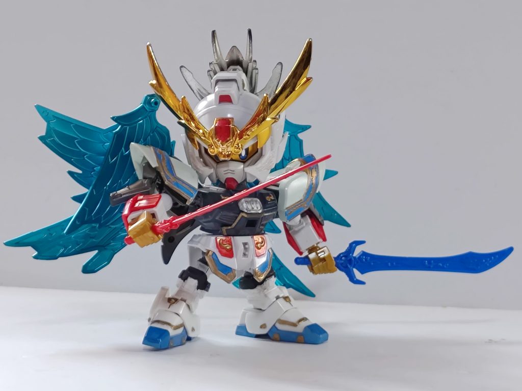 かつて劉備が使い、影舞乱夢が保管していた「真・爪龍刀」と、「真・牙龍刀」をそのまま引き継ぎ、使用している。彼自身も、使ったことがあるかのように使いこなしている。