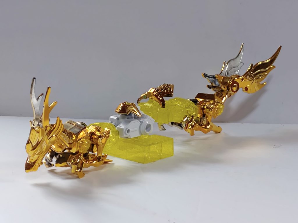 「天より来たれ龍輝宝…そして、影舞乱夢の王たる我に力を！」天から舞い降りる『龍輝宝』が、彼に翔龍大帝としての力を与える。三璃沙時代に比べてその体色は落ちて三割が透過しているが、その輝きは衰えない。