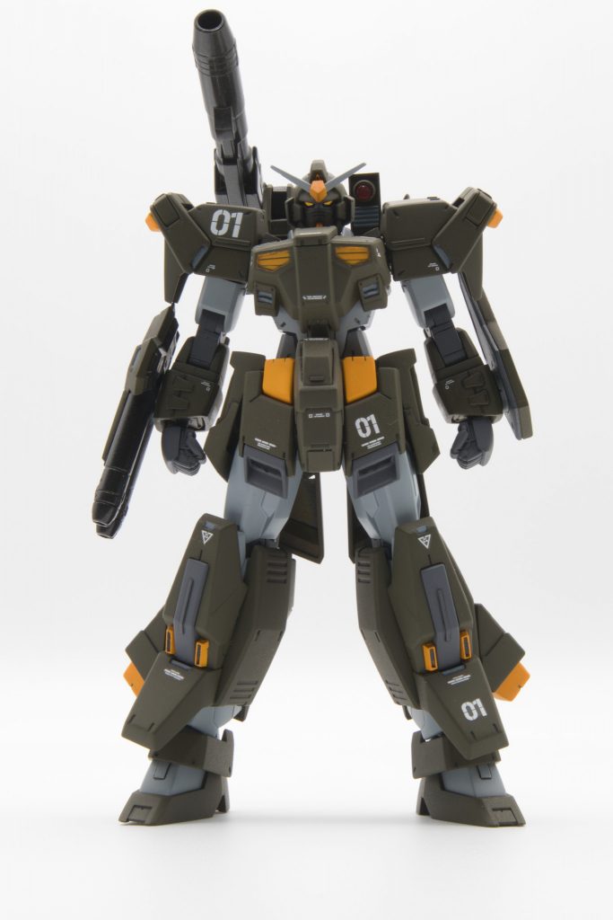 頭部アンテナはRX-78（多分HGUC191のやつ）。右肩はビルダーズパーツMSキャノン01のキャノン。左側のセンサー？はプラ板とHアイズで自作。右腕の２連装ビームライフルはビルダーズパーツMSキャノン01のフットミサイル。左腕のスモールシールドはHGシュヴァルベ・カスタム（シクラーゼ機）から。RG νガンダムのフンドシを加工してフンドシのアーマーに。両足の外側にはビルダーズパーツMSバーニア02の四角い小さいやつを。あとはスネ・脹脛・腰のサイドアーマー・肩にダクト付けたり等。写真撮り忘れましたがアーマーはパージしてノーマルAGE1にもできます。
