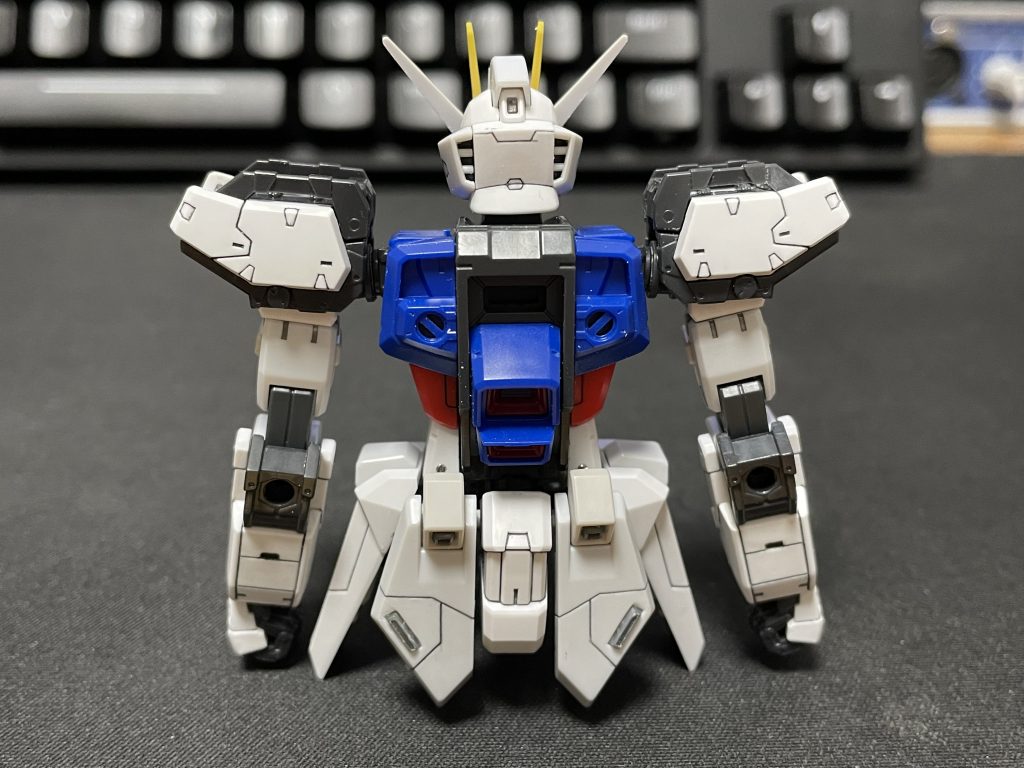 スカートの後ろにも適当にバーニアパーツとかくっつけてます