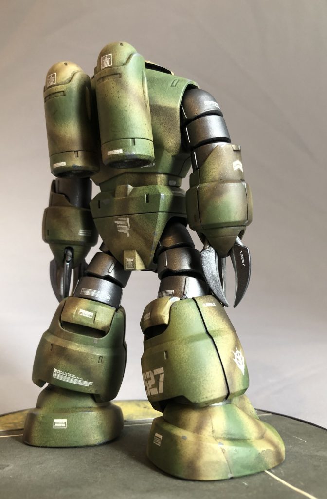 ガンダムマーカーエアブラシシステムに専用のペン先があることに今さら気がつきまして、早速換装したところ、噴霧がしやすくなりました。普通のペン先使用時は噴射量が安定せず無駄な苦労をしておりました。