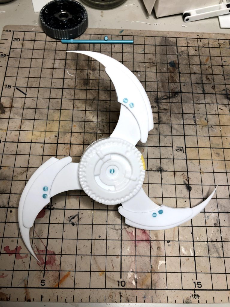 超電磁ヨーヨー展開状態。高速回転で敵を切り裂きます