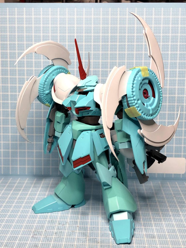 基本塗装完了直後です。シルエットがモーターヘッド的にみえたところからイメージを膨らませてアシュラテンプルのような肩ギミックを作ろうと思いました。