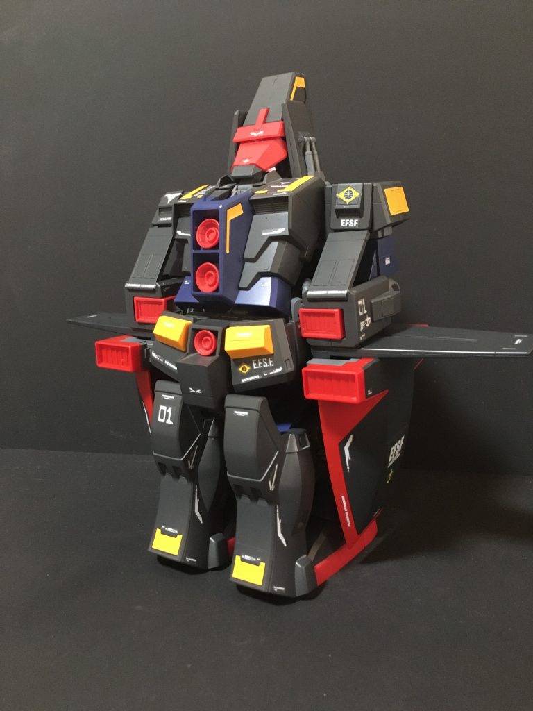 MA形態差し替えなしで変形できるのはすごいですね。バンダイの意地が感じられます。