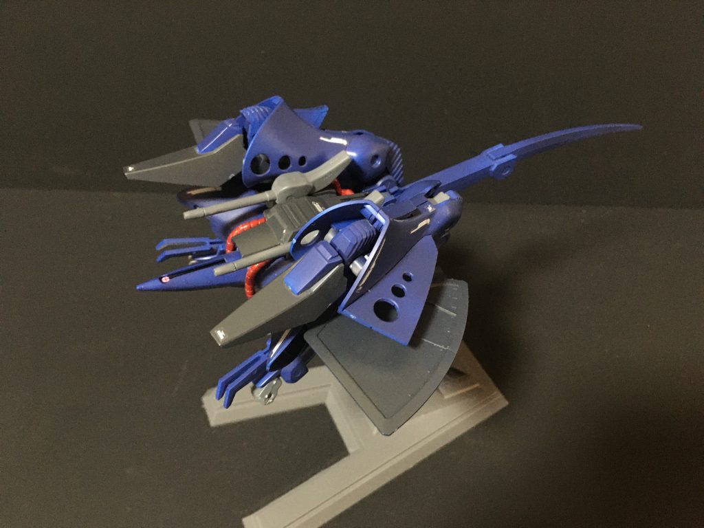 MA形態ギャプランのように旧キットでは再現されていない変形ギミックがあると期待しましたが、HGと旧キットで変形ギミックは基本的に変わらないですね。　旧キットが素晴らしかったというか、永野護先生のデザインが素晴らしかったというか、変形する意味があまりなかったというか。。。。
