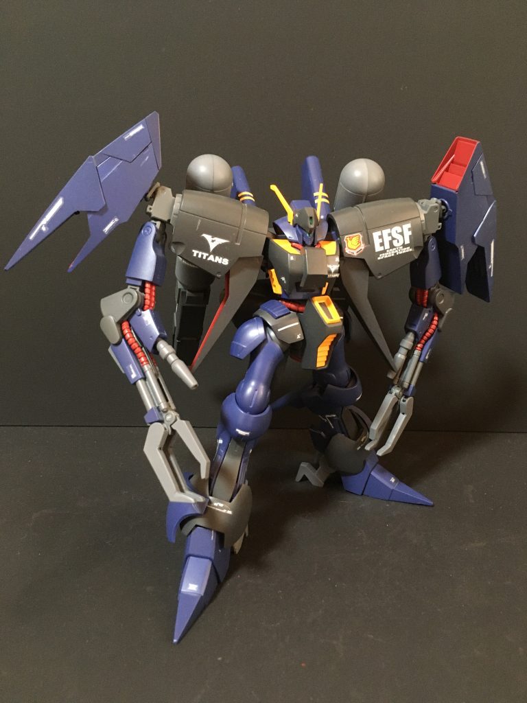 正面右側バイアランのイメージを残しつつ、ブラッシュアップされて素晴らしいデザインですね。