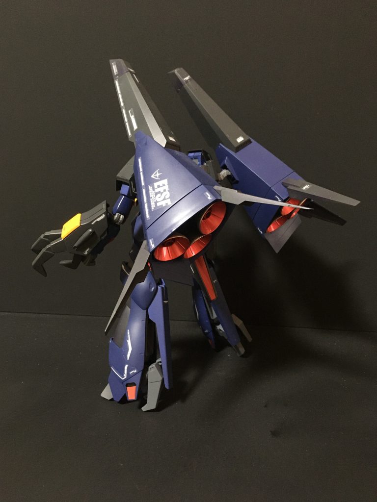 後方ショットバーニアーはメタリック塗装で仕上げています。
