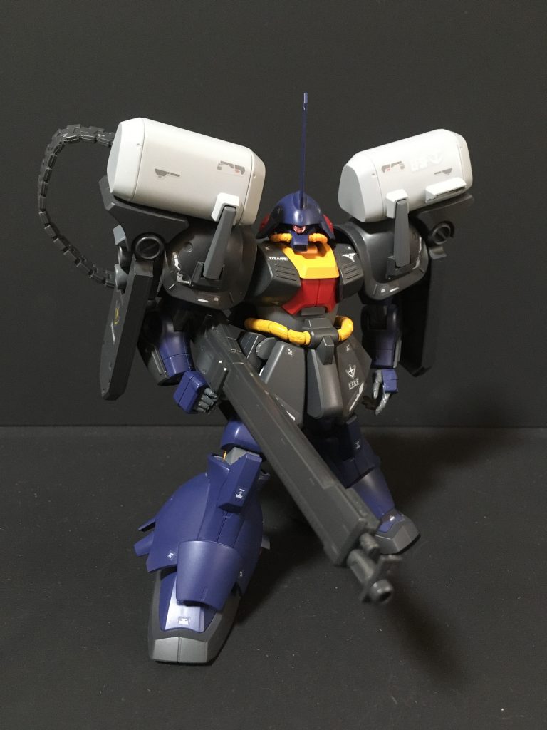 正面右側マラサイはミキシングが容易で、いろいろ遊べるキットですね。他にもザクシールドタイプ、グフスパイクタイプ、ドーガタイプなどをネオジオン機として制作しているので、そのうち投稿したいです。