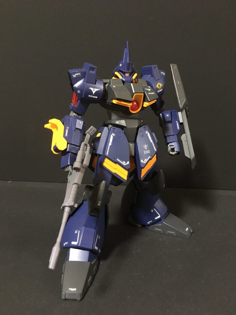 正面右側ガルバルディーリベイクはガルバルディβを踏襲しつつ適度にアップデートされた良いデザインと思います。