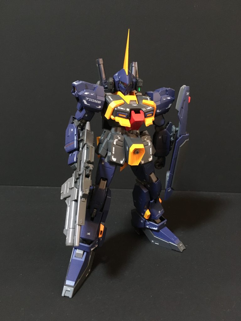 正面右側正直TV放映時はバーザムは好きになれないMSだったのですが、センチネルのバーザム改のデザイン見て感動しました。Mk2の後継機としてのフォルムが素敵な機体です。