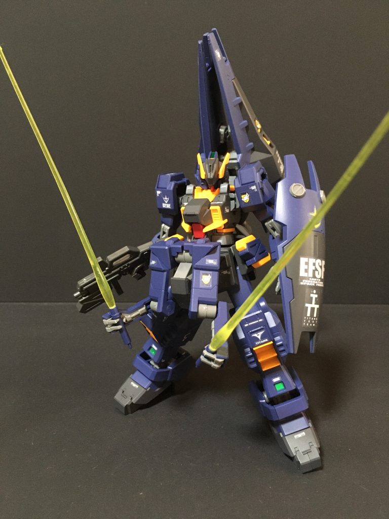 サブアームユニット装着時。ジオみたいで強そうです。ところでサブアームユニットってどうやってコントロールするんでしょうね。