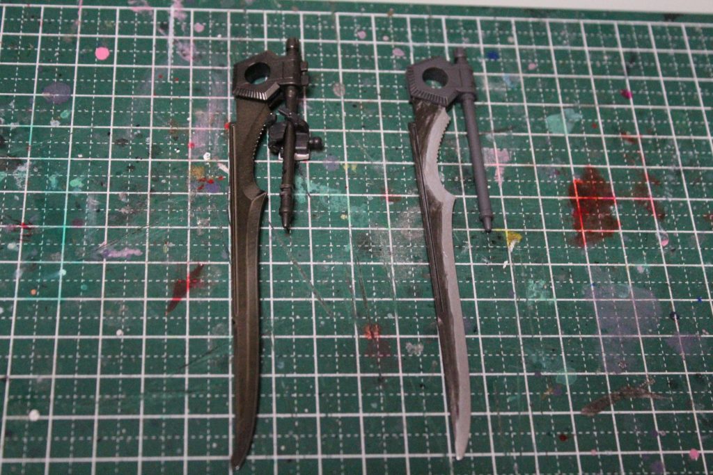 左がRG、右がEG、 メッキ加工以外は全く同じっぽいです