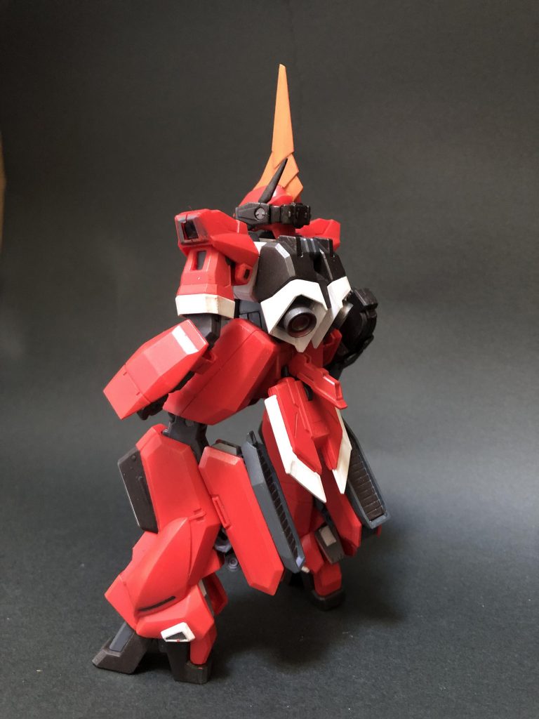 赤の中にすっと入れるオレンジの色味にすこし悩みました。筆塗り　全塗装ガンプラ　2022 その71
