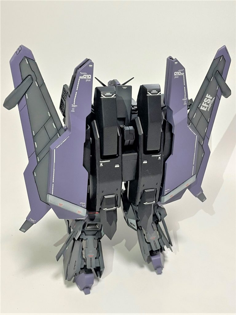 MS形態、後ろ。ミサイルハッチは地味に新造しています。Ver.Kaのものはフリスク箱みたいでイマイチですよね。