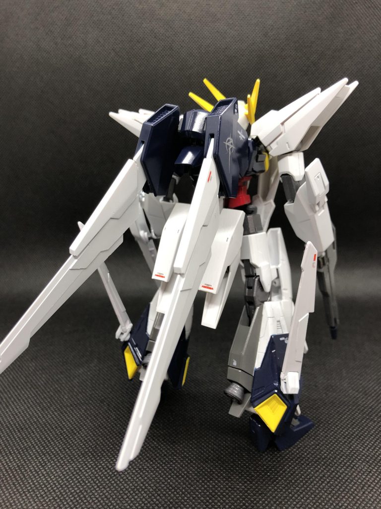 背面羽はフェニーチェから。