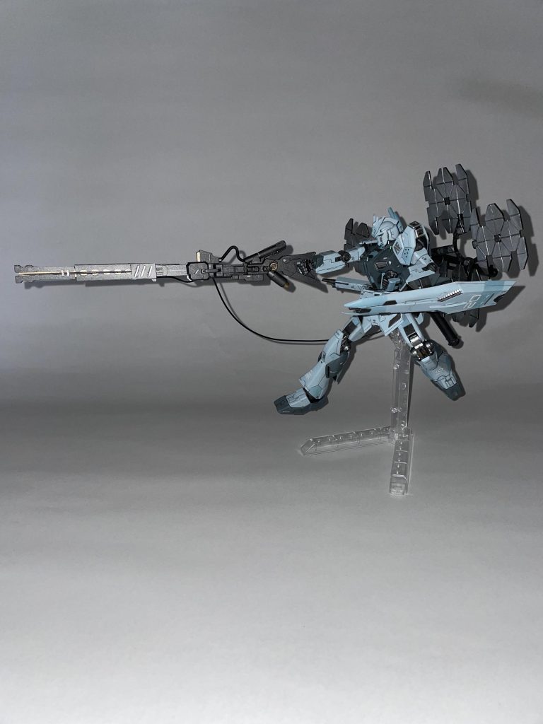 長尺の武器を作ると撮影でいい感じにフレーム収めるのが難しいんだよ…。オリ武器企画という事で、自分が十代の時にしていた妄想を元に具現化しました(設定が中二臭いのもその為)よく考えれば、サテライトシステムとかGNドライブとか似たような設定もちらほらありますね。ではまた！