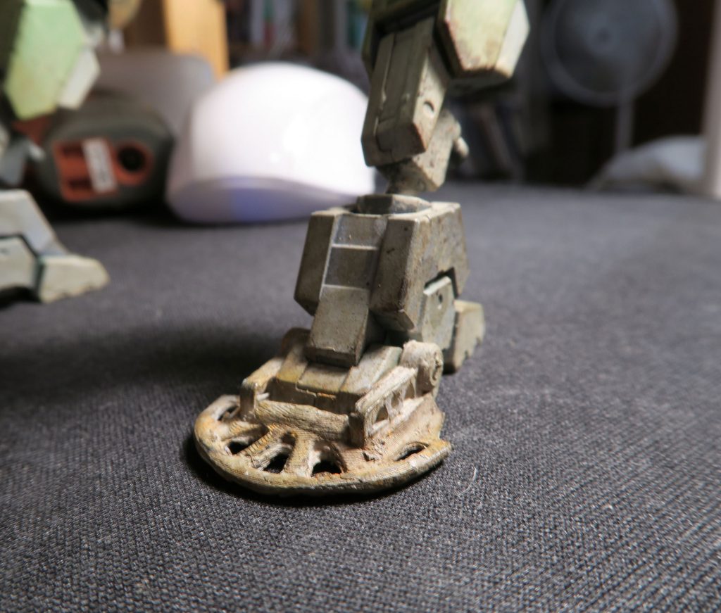 すぐにこけるので足元広げて