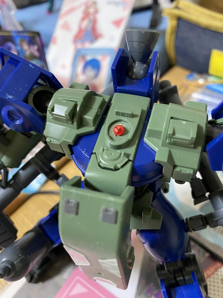 制作途中の画像モノアイはミライトを使って光らせています。